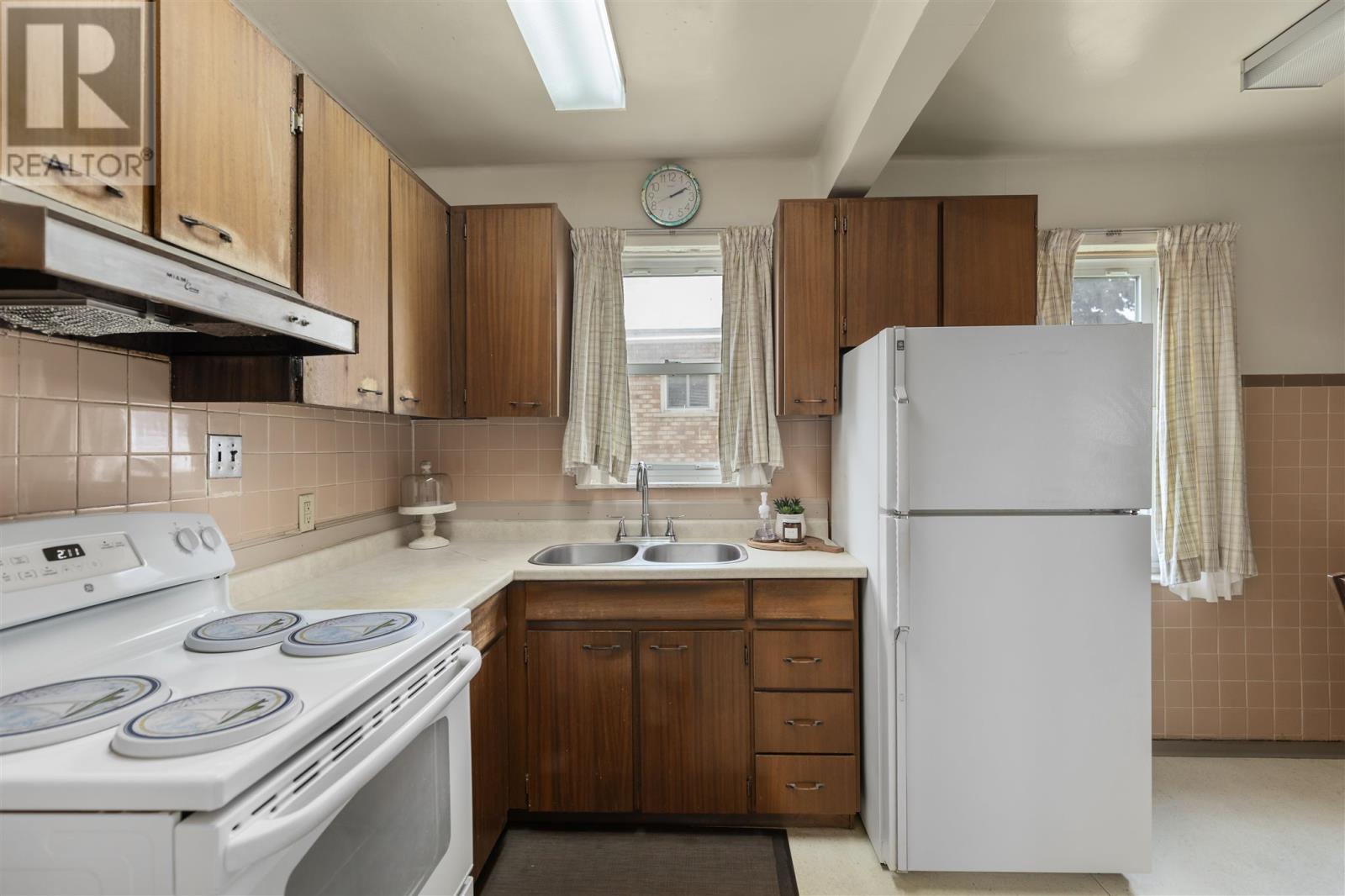 Photo 11 of 1287 Wellington St E, Sault Ste Marie ON