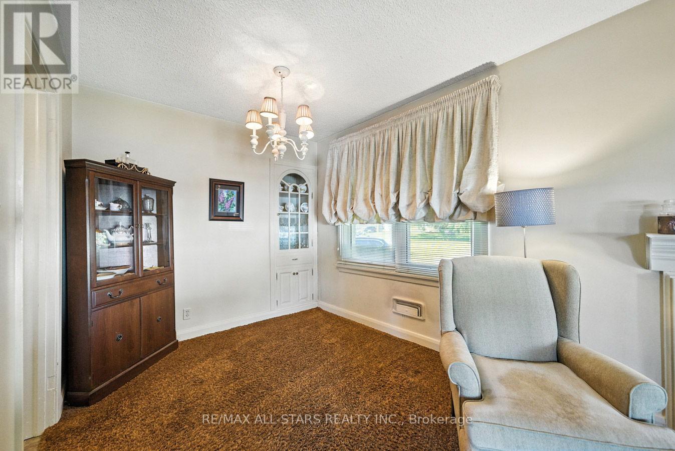Photo 10 of 109 Sherwood Avenue, Oshawa ON