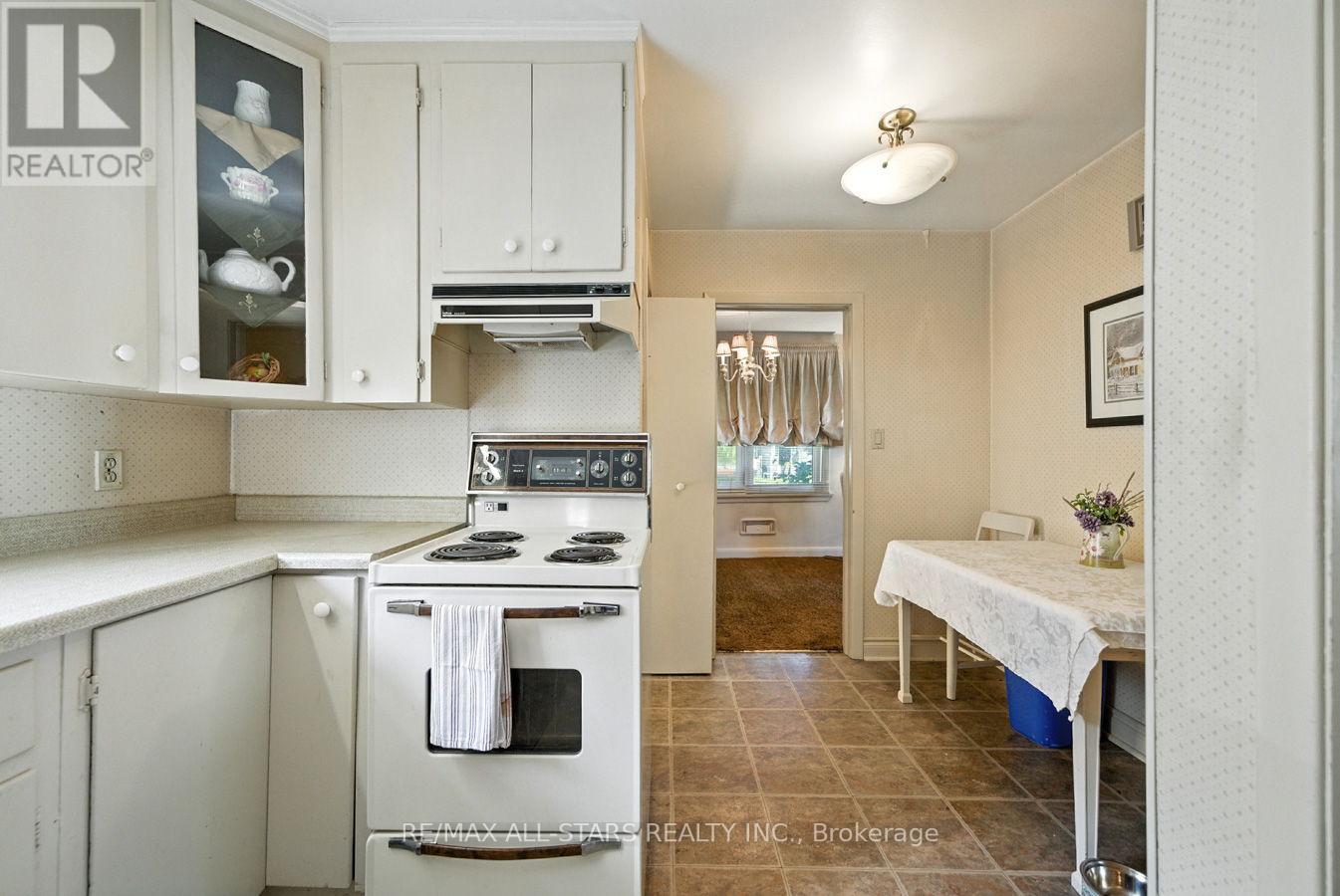 Photo 14 of 109 Sherwood Avenue, Oshawa ON