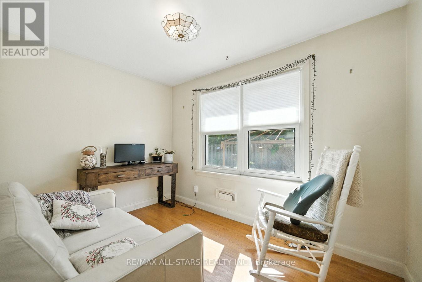 Photo 16 of 109 Sherwood Avenue, Oshawa ON