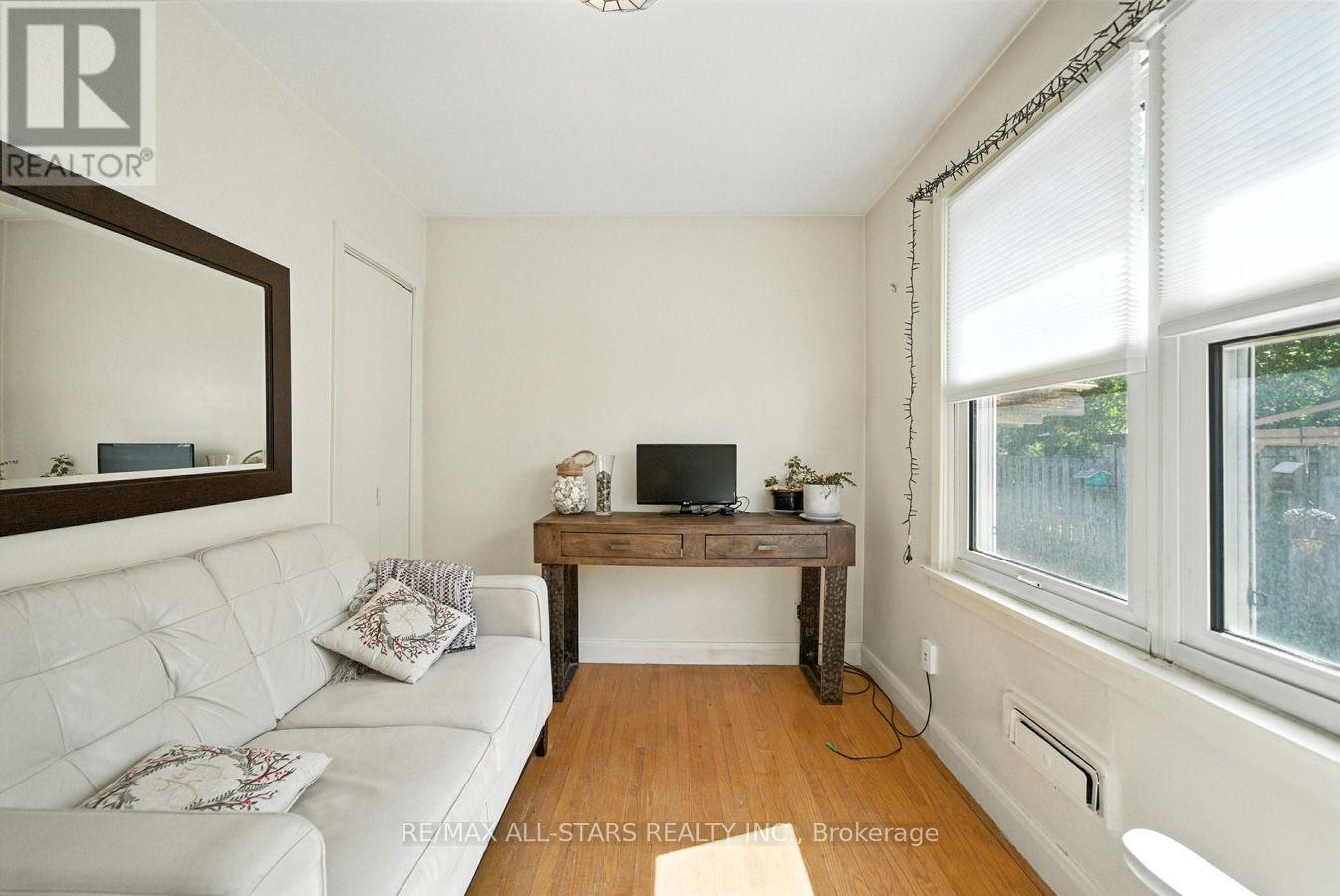 Photo 18 of 109 Sherwood Avenue, Oshawa ON