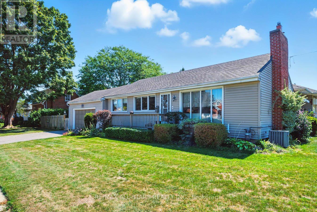 Photo 2 of 109 Sherwood Avenue, Oshawa ON