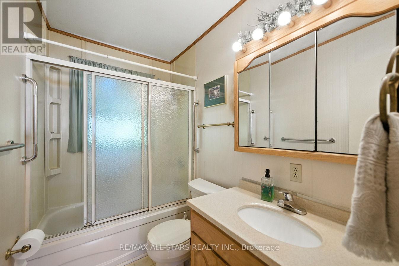 Photo 20 of 109 Sherwood Avenue, Oshawa ON