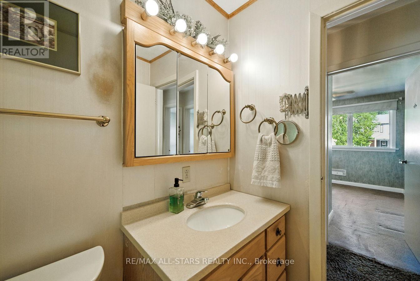 Photo 21 of 109 Sherwood Avenue, Oshawa ON