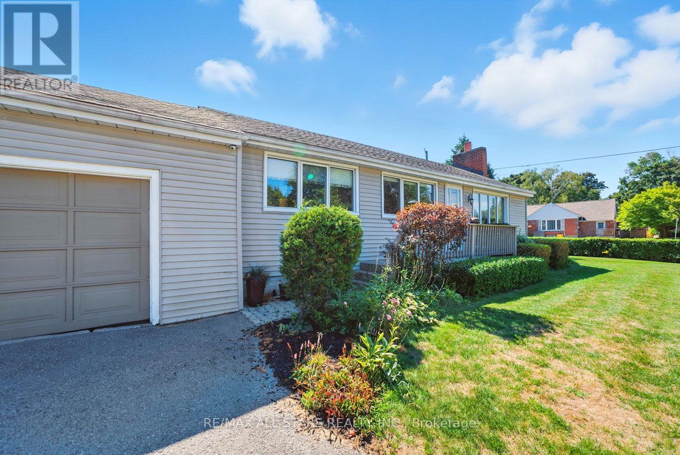 Photo 3 of 109 Sherwood Avenue, Oshawa ON