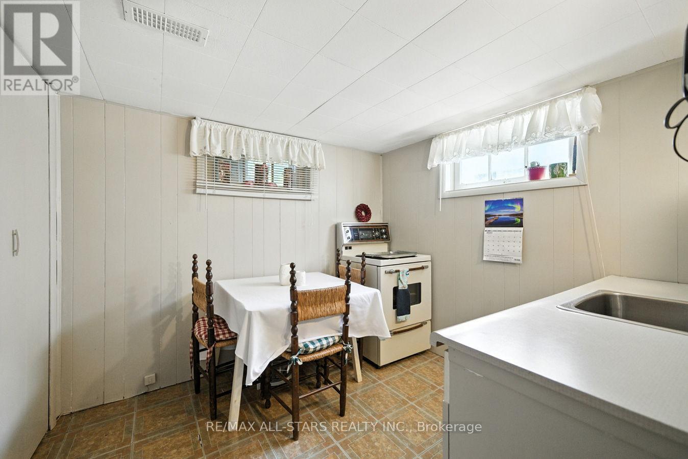 Photo 31 of 109 Sherwood Avenue, Oshawa ON