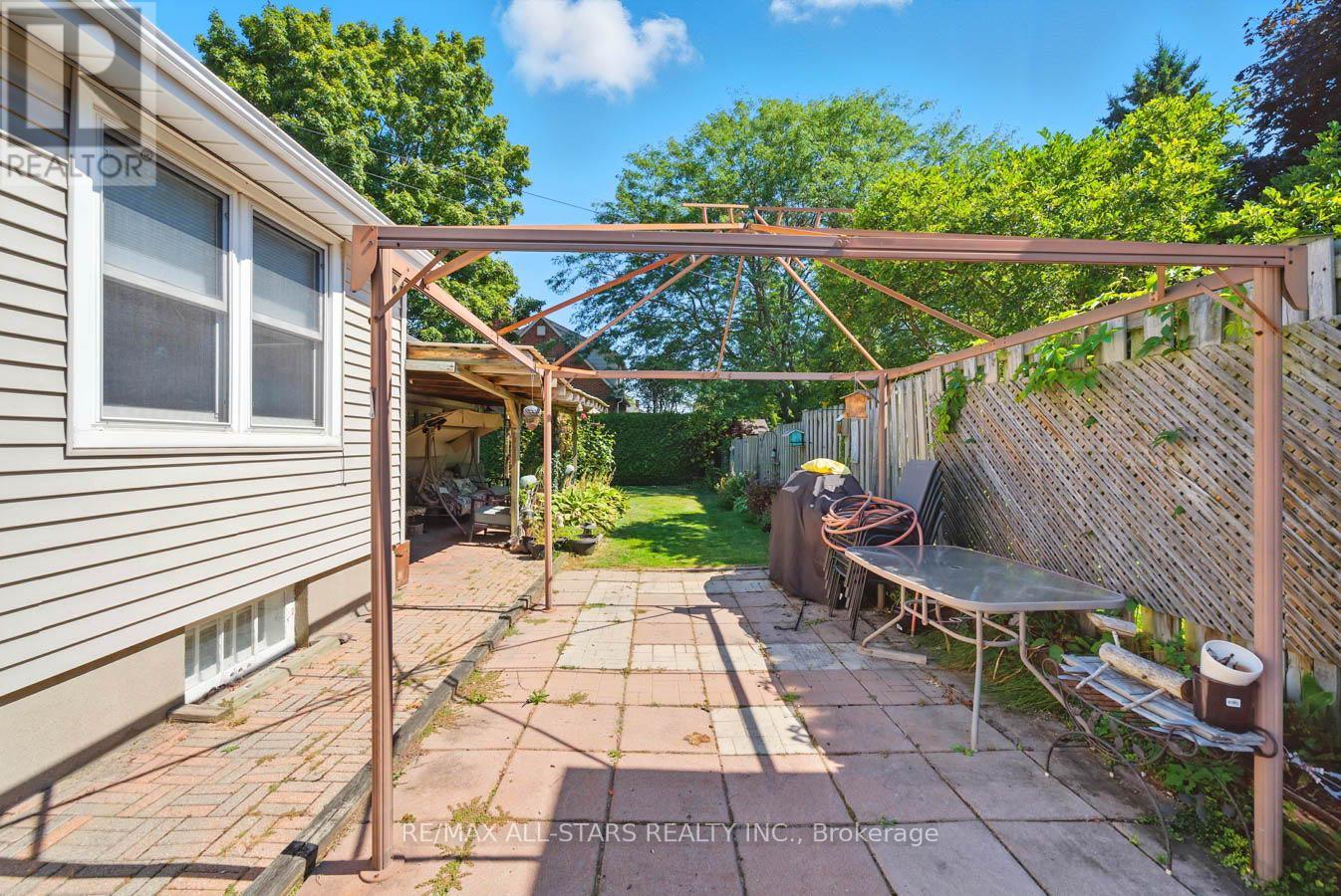 Photo 35 of 109 Sherwood Avenue, Oshawa ON