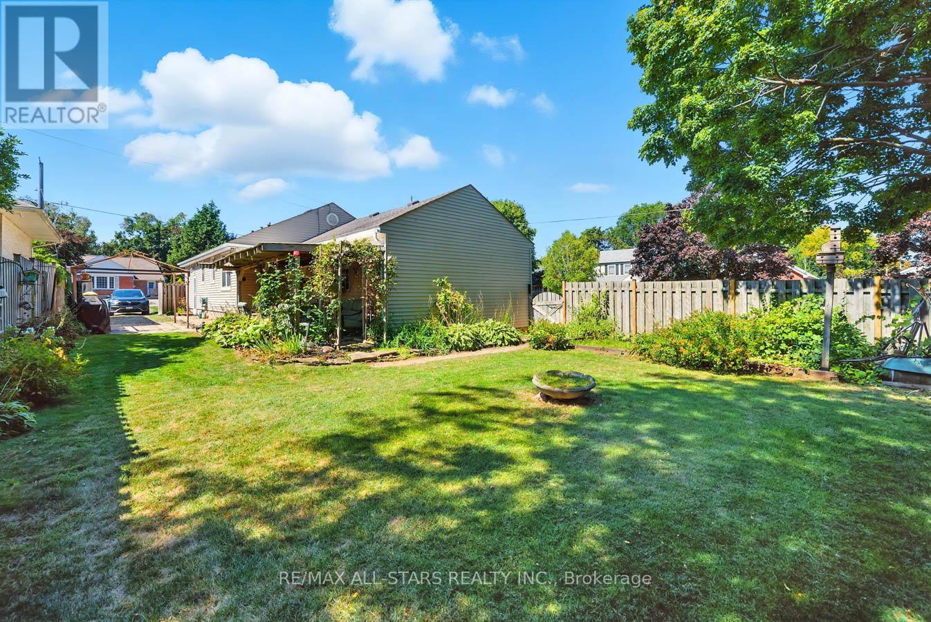 Photo 39 of 109 Sherwood Avenue, Oshawa ON