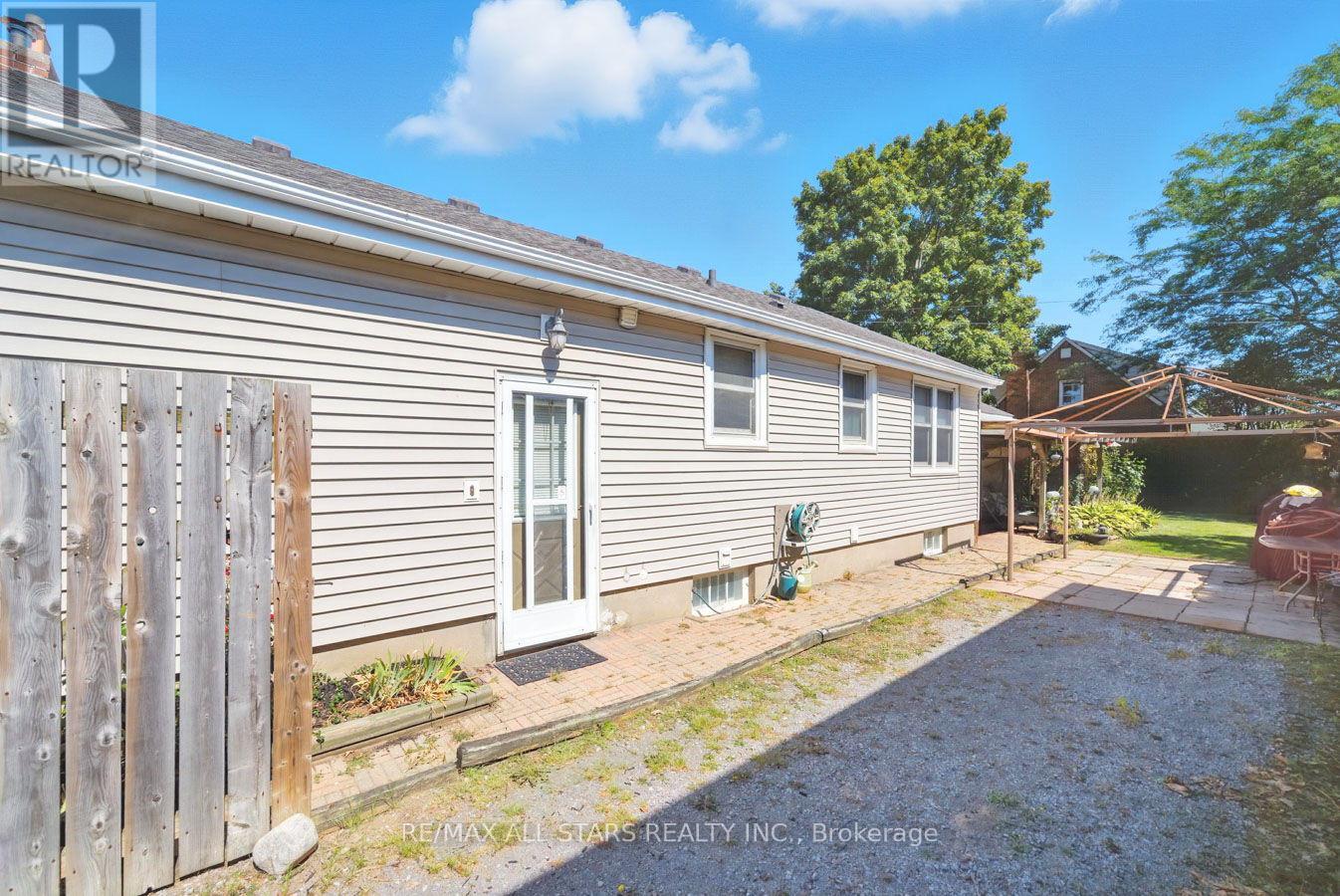 Photo 40 of 109 Sherwood Avenue, Oshawa ON