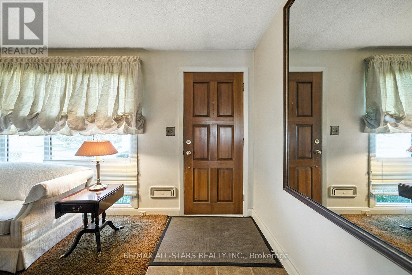 Photo 5 of 109 Sherwood Avenue, Oshawa ON