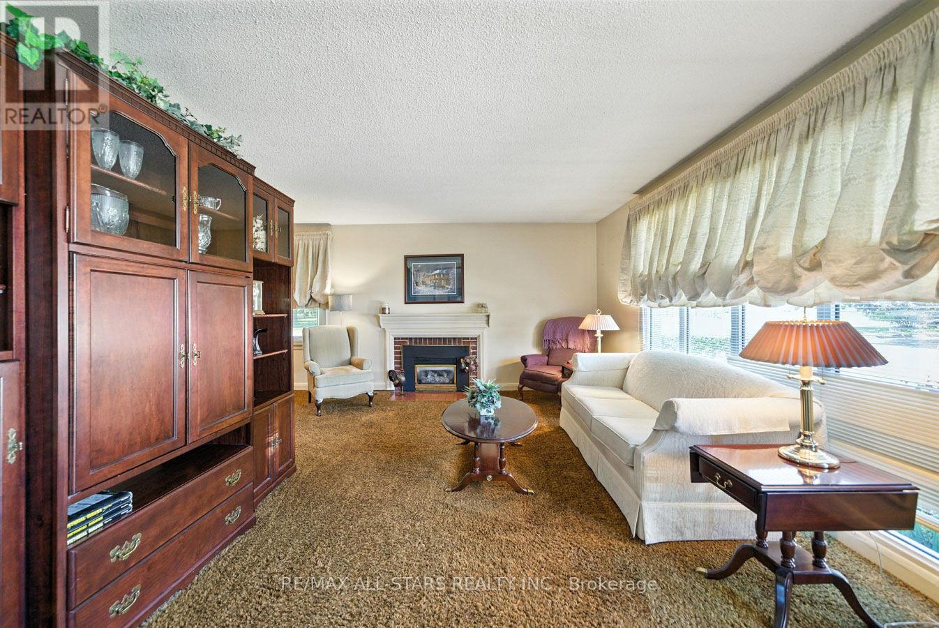 Photo 7 of 109 Sherwood Avenue, Oshawa ON