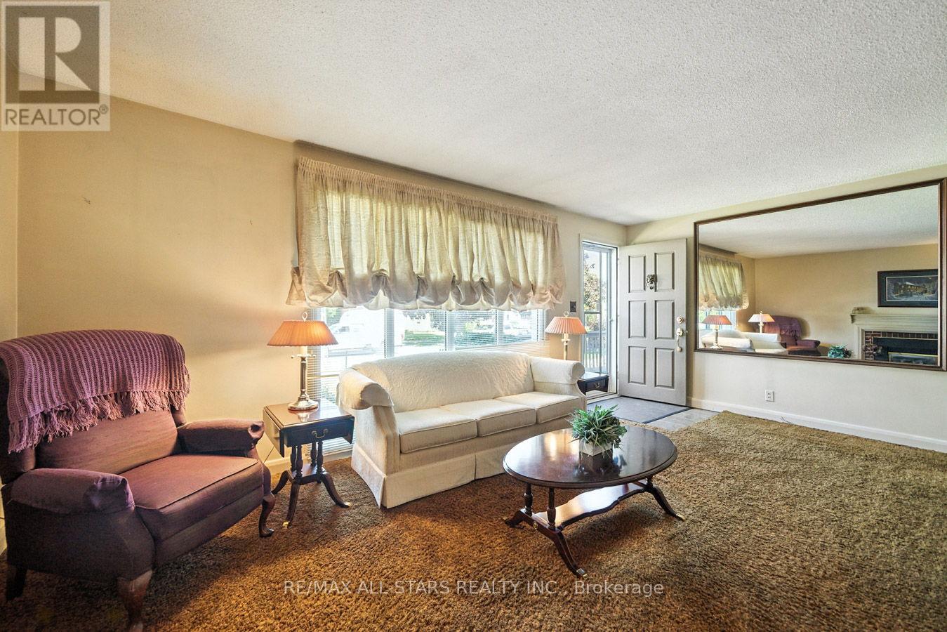 Photo 9 of 109 Sherwood Avenue, Oshawa ON