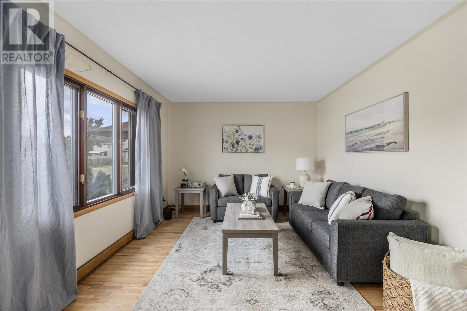 Photo 6 of 1287 Wellington St E, Sault Ste Marie ON