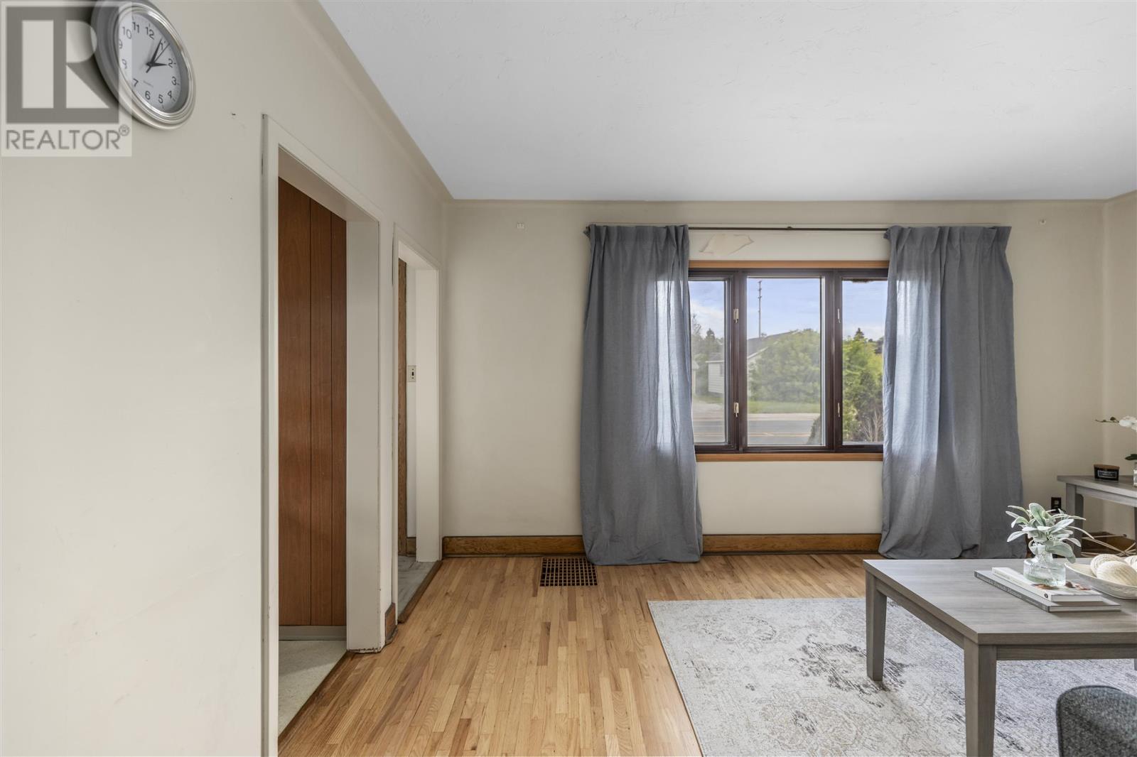 Photo 7 of 1287 Wellington St E, Sault Ste Marie ON