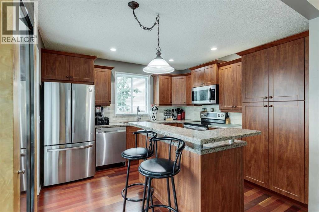 Photo 11 of 888 Riverbend Drive Se, Calgary AB