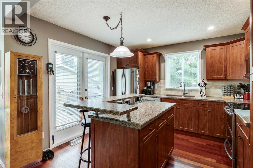 Photo 9 of 888 Riverbend Drive Se, Calgary AB