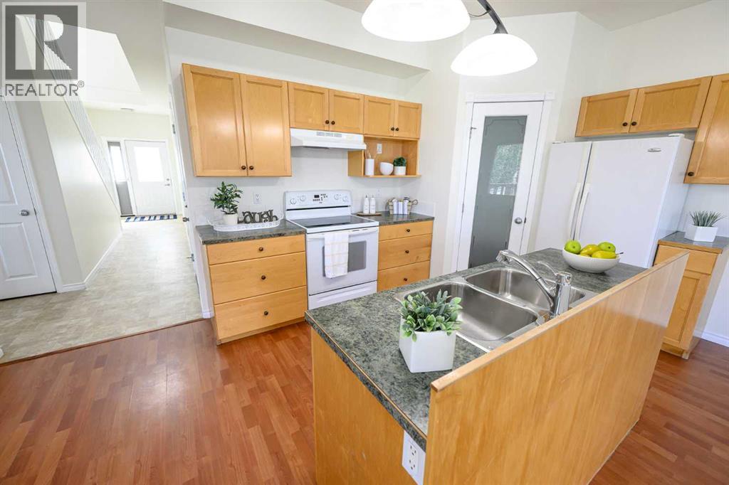 Photo 8 of 11402 82 Avenue, Grande Prairie AB