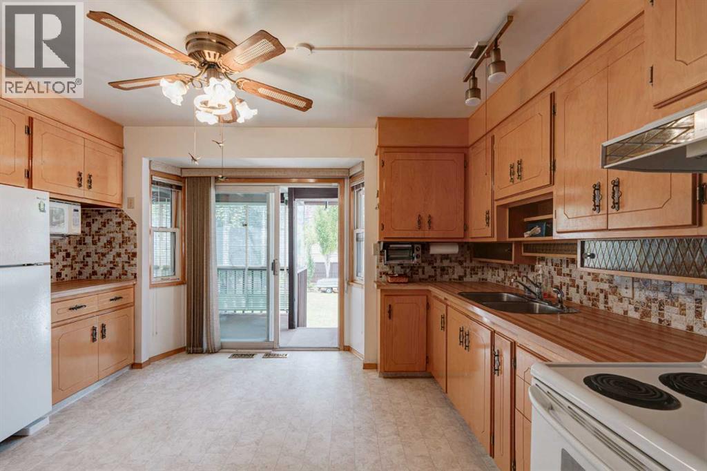 Photo 6 of 2021 33 Street Sw, Calgary AB