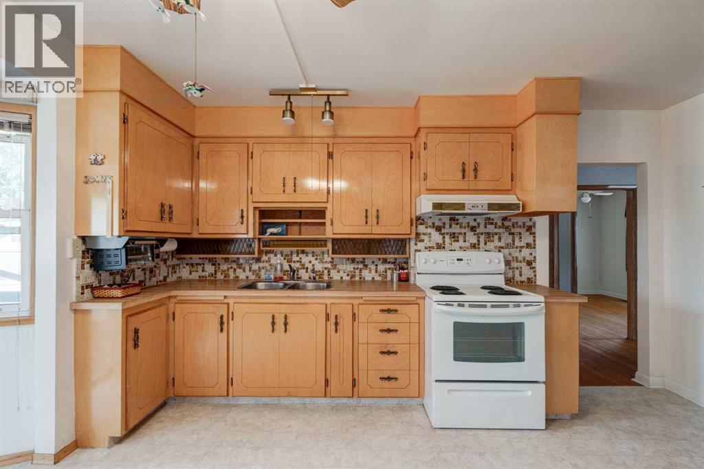 Photo 7 of 2021 33 Street Sw, Calgary AB