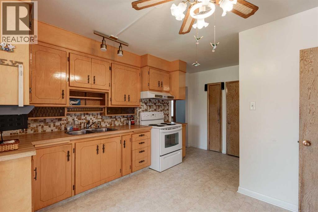 Photo 8 of 2021 33 Street Sw, Calgary AB