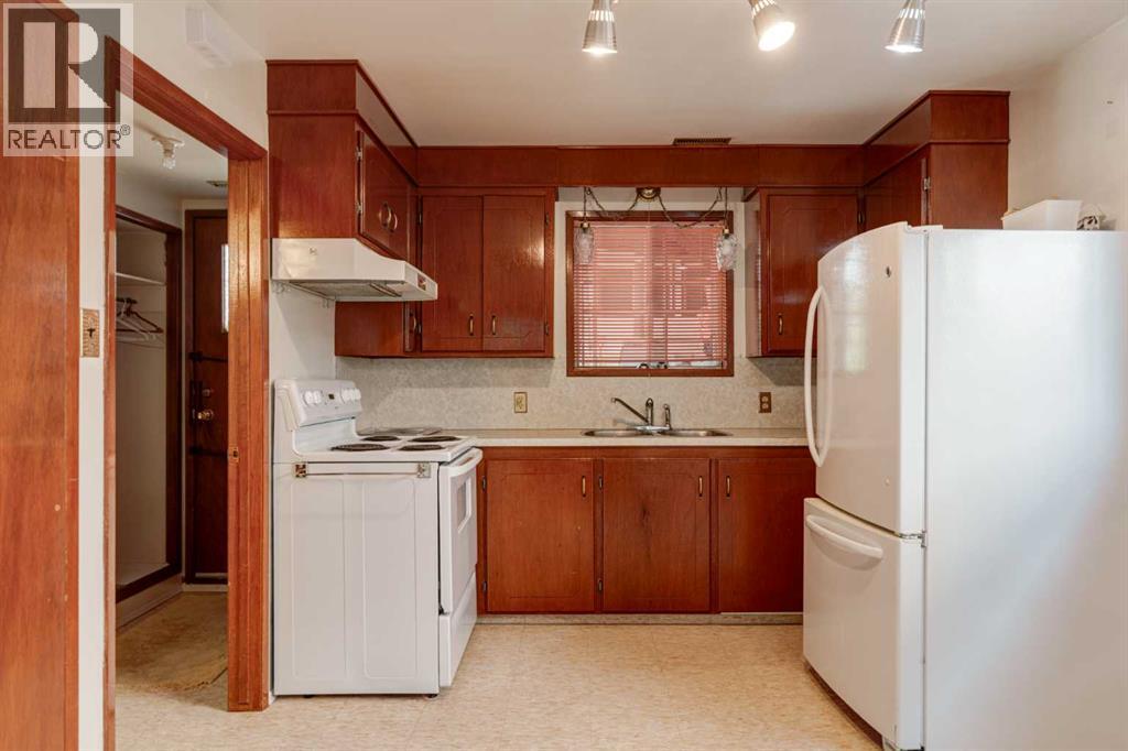 Photo 16 of 2021 33 Street Sw, Calgary AB