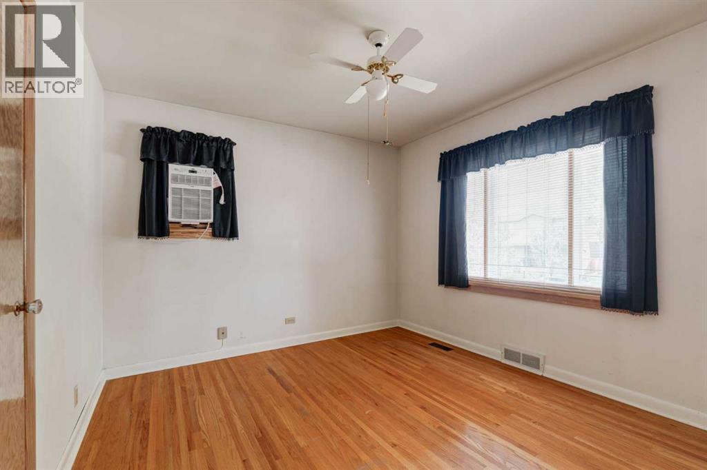 Photo 10 of 2021 33 Street Sw, Calgary AB