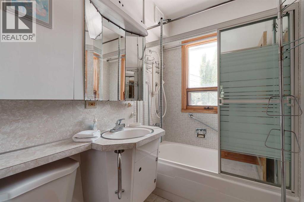 Photo 11 of 2021 33 Street Sw, Calgary AB