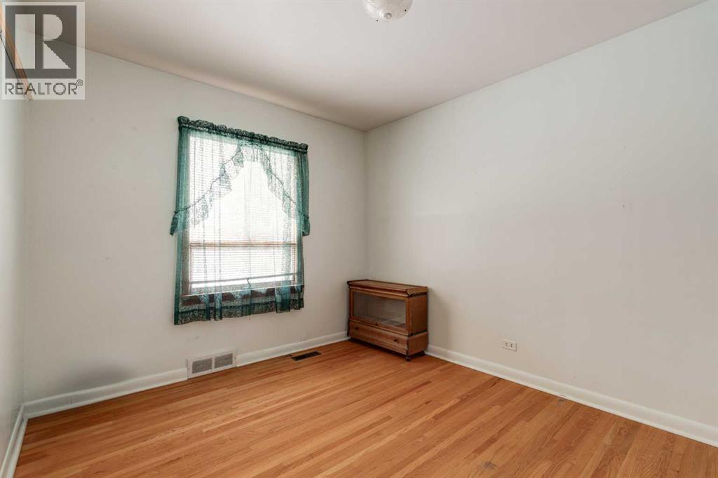 Photo 12 of 2021 33 Street Sw, Calgary AB