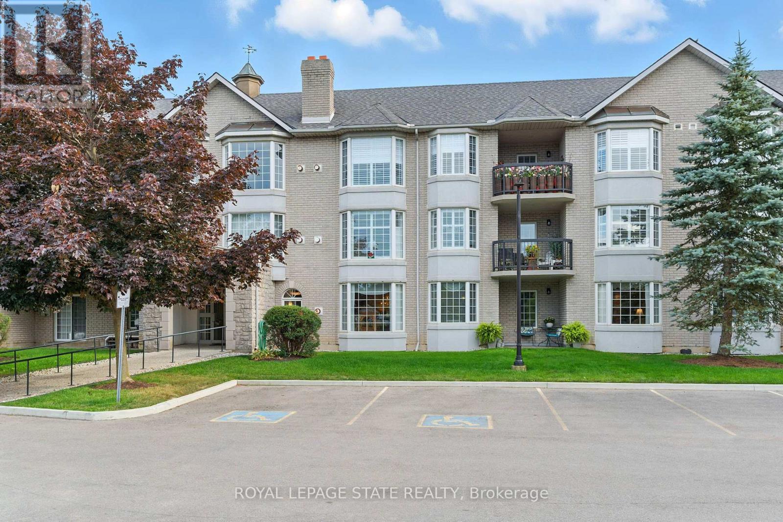 Photo 1 of 101 980 Golf Links Road, Hamilton ON