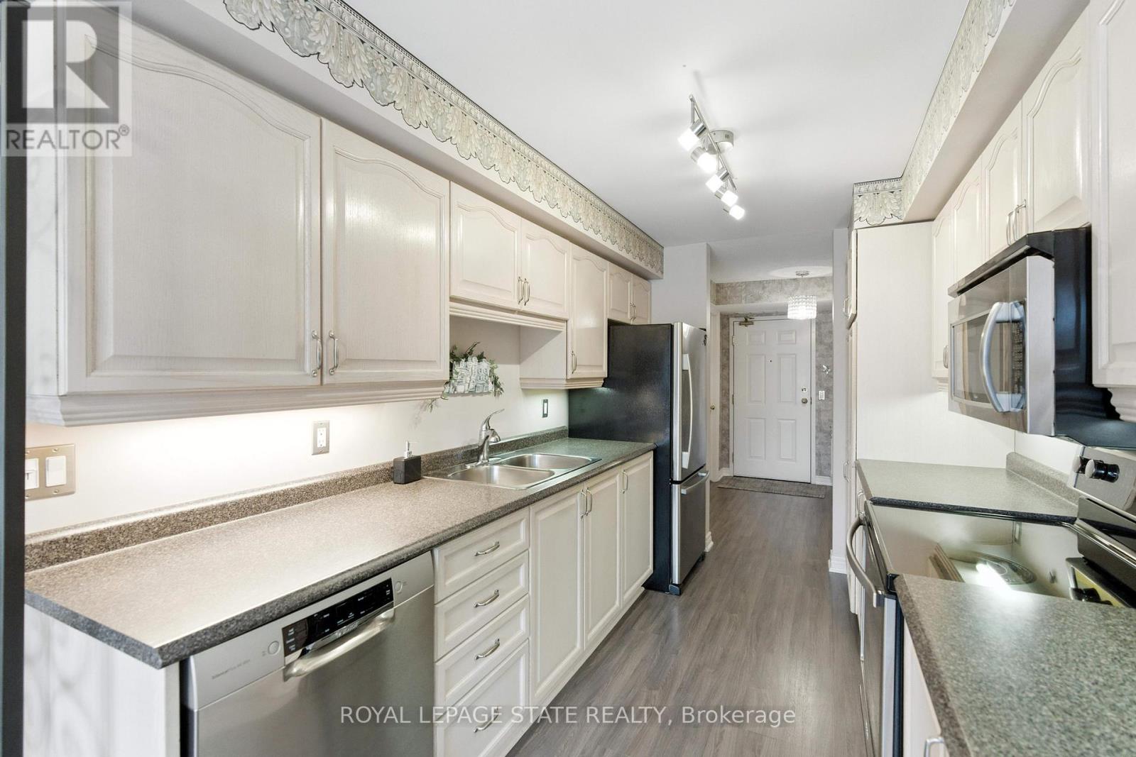 Photo 16 of 101 980 Golf Links Road, Hamilton ON