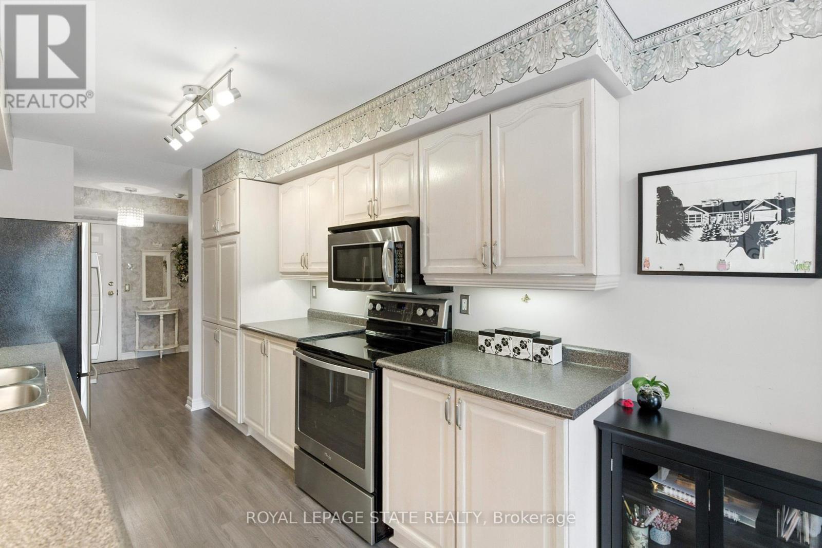 Photo 17 of 101 980 Golf Links Road, Hamilton ON
