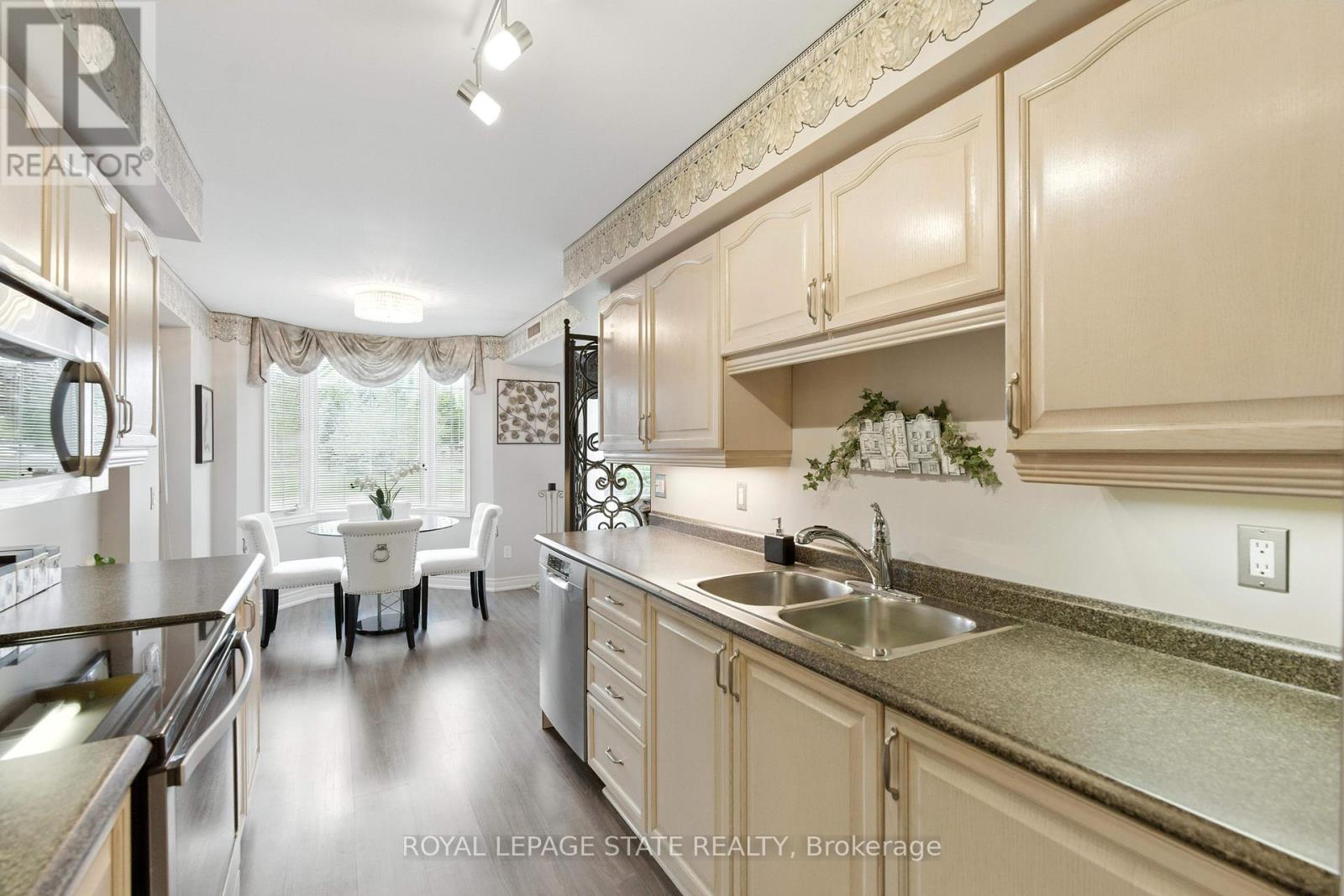 Photo 18 of 101 980 Golf Links Road, Hamilton ON