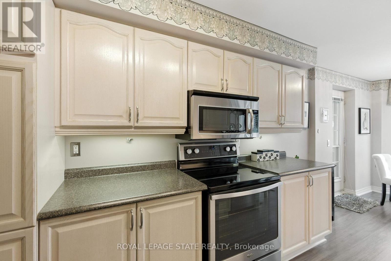 Photo 19 of 101 980 Golf Links Road, Hamilton ON