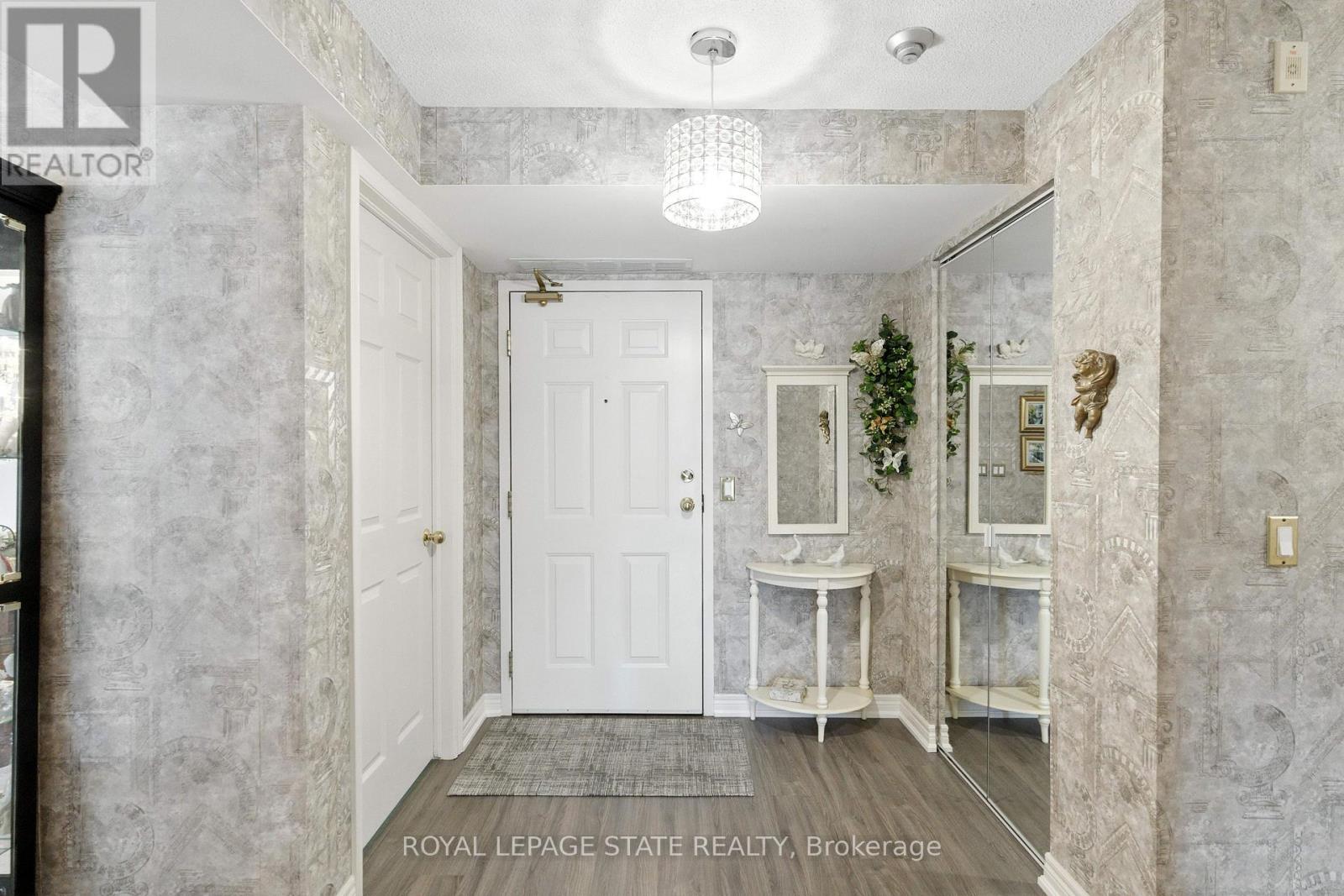 Photo 3 of 101 980 Golf Links Road, Hamilton ON