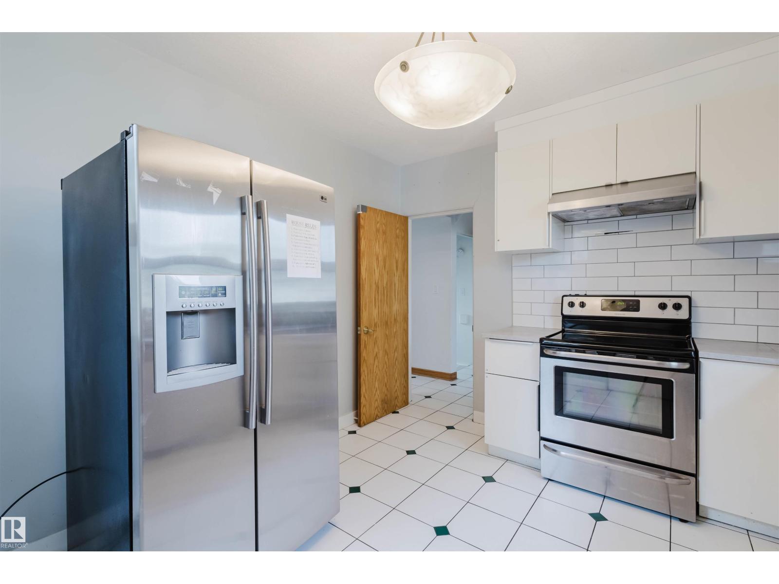 Photo 12 of 10948 75 Av Nw, Edmonton AB