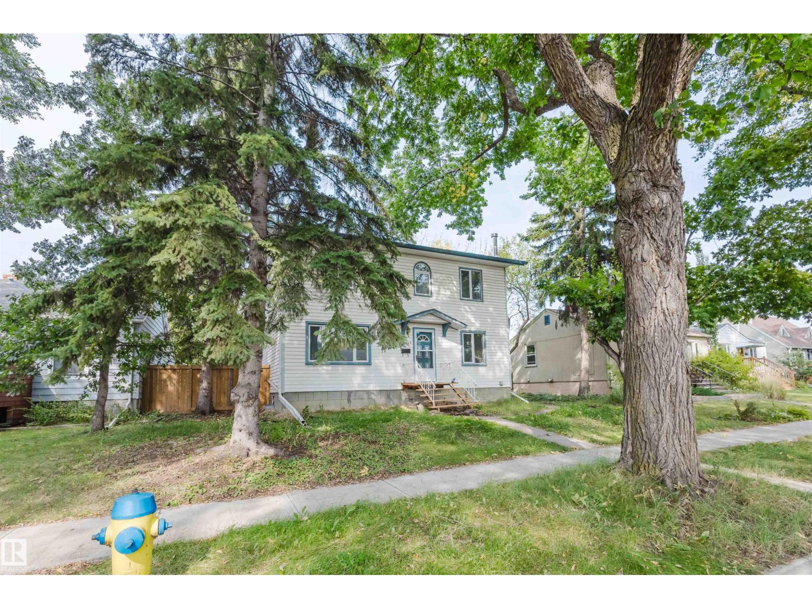 Photo 2 of 10948 75 Av Nw, Edmonton AB