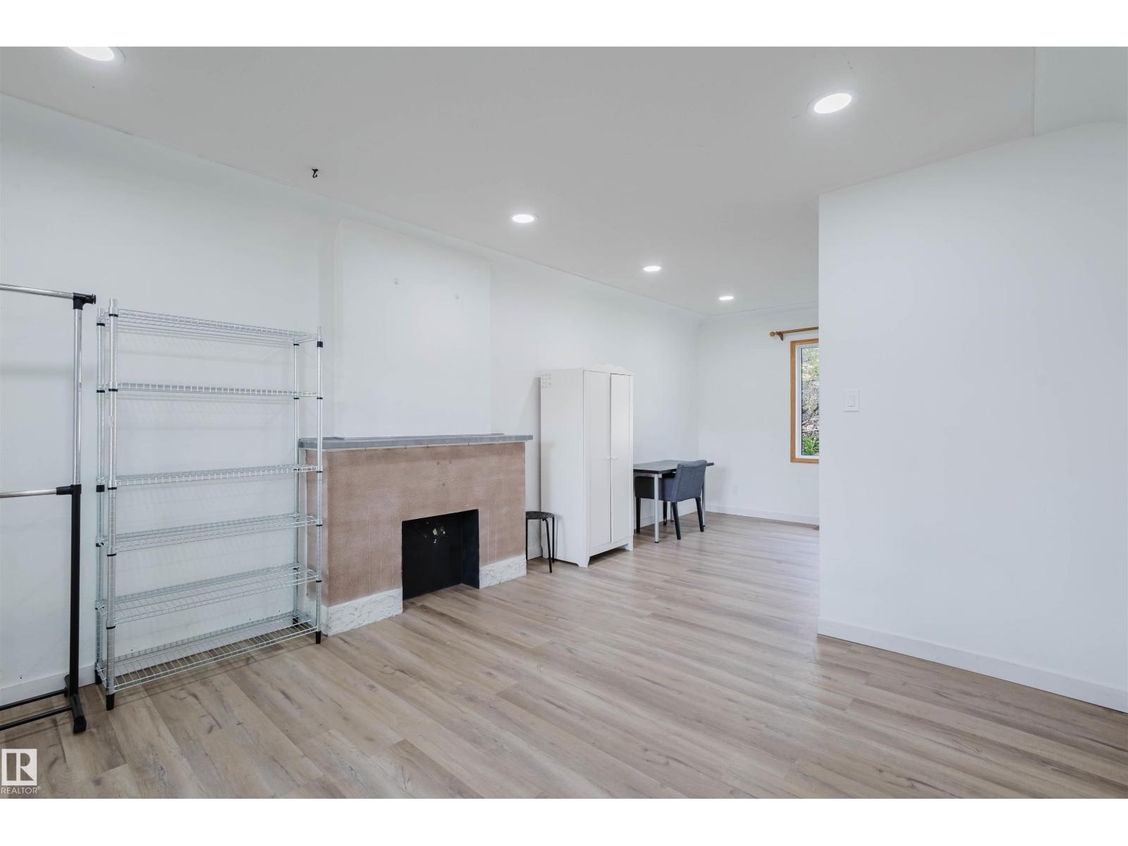 Photo 5 of 10948 75 Av Nw, Edmonton AB