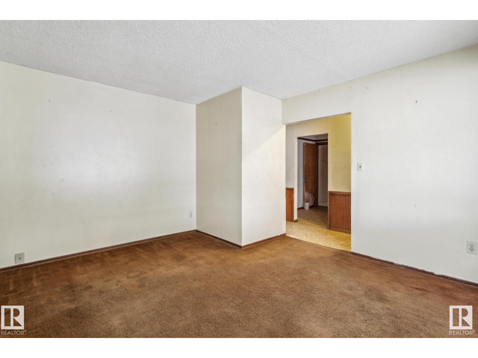 Photo 7 of 12125 40 St Nw, Edmonton AB