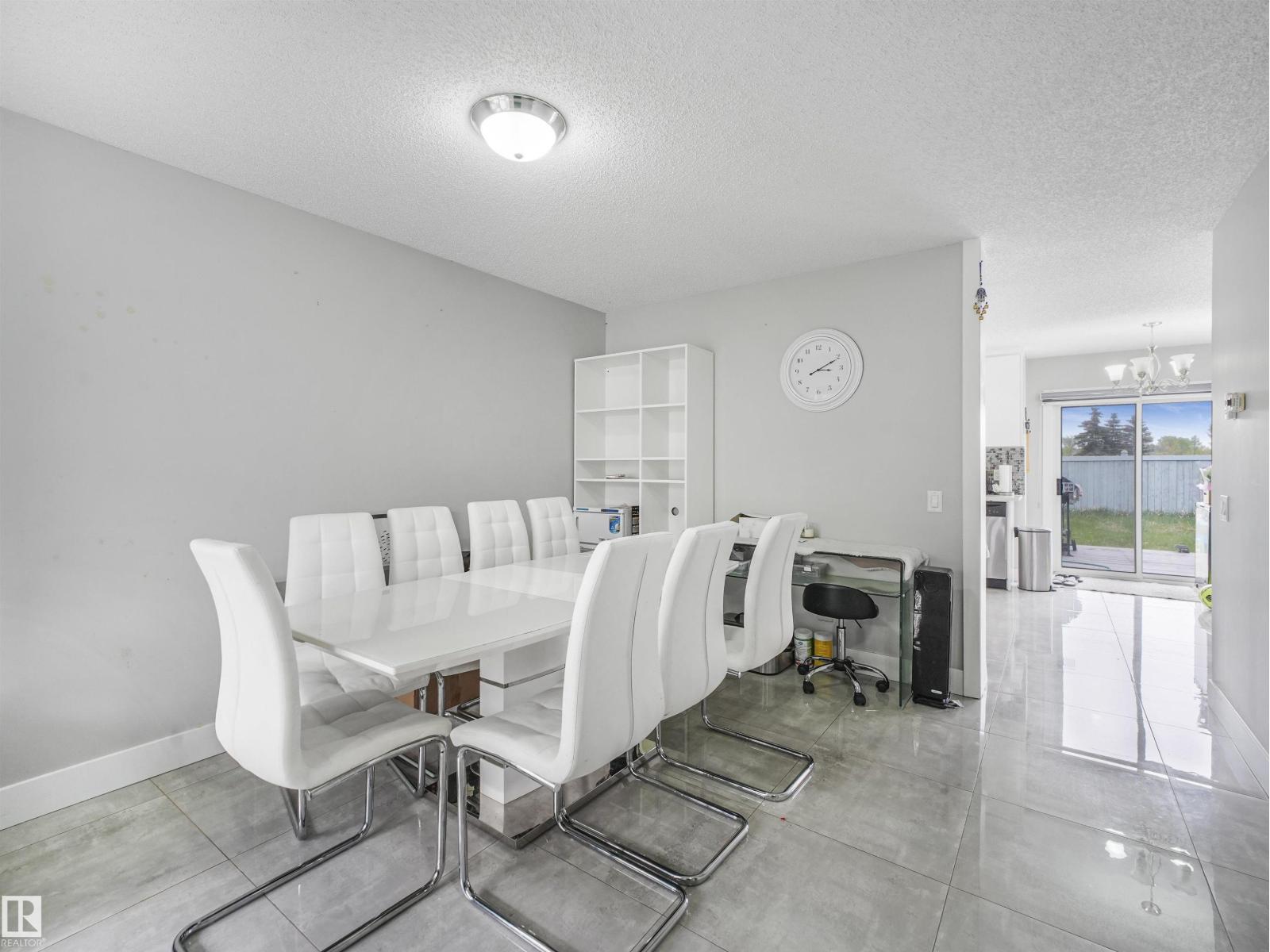 Photo 10 of 3707 28 St Nw, Edmonton AB