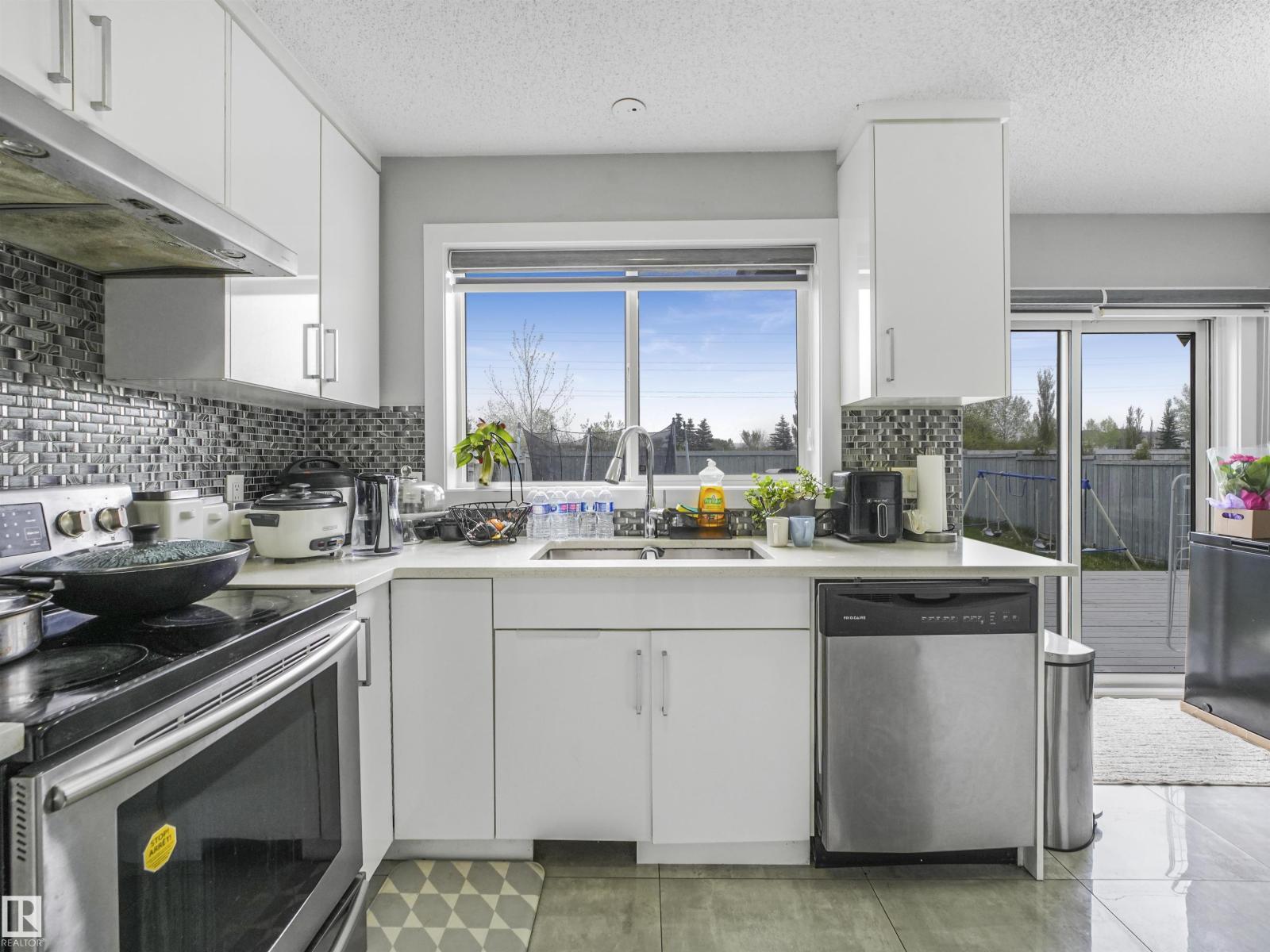 Photo 15 of 3707 28 St Nw, Edmonton AB