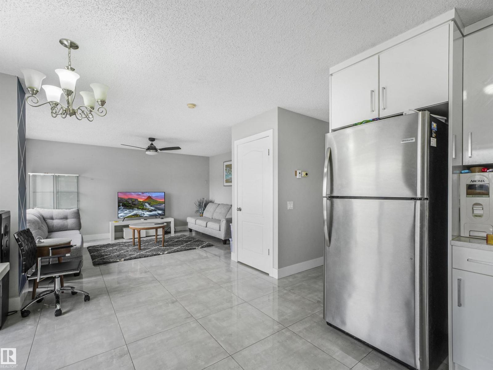Photo 16 of 3707 28 St Nw, Edmonton AB