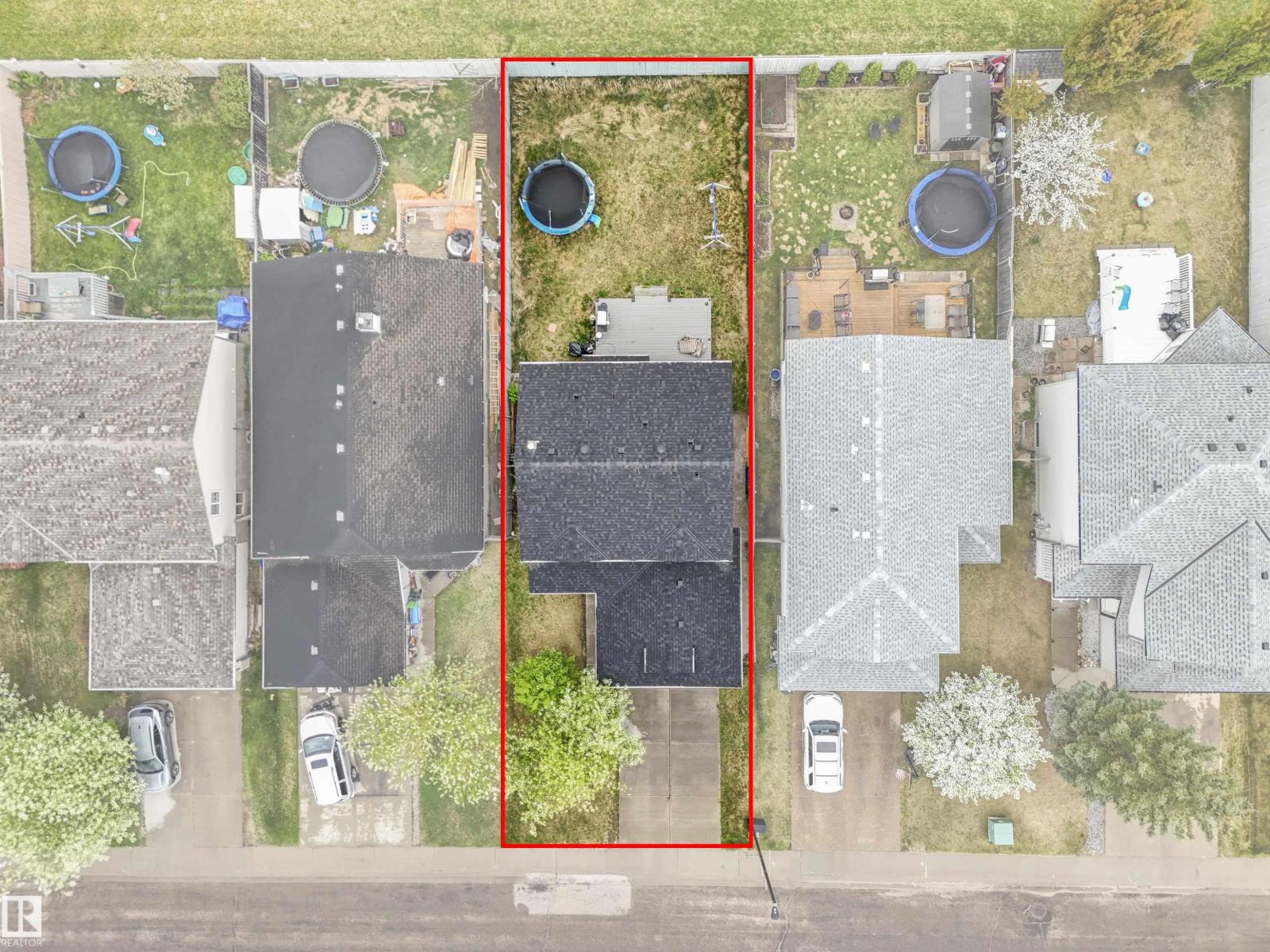 Photo 2 of 3707 28 St Nw, Edmonton AB