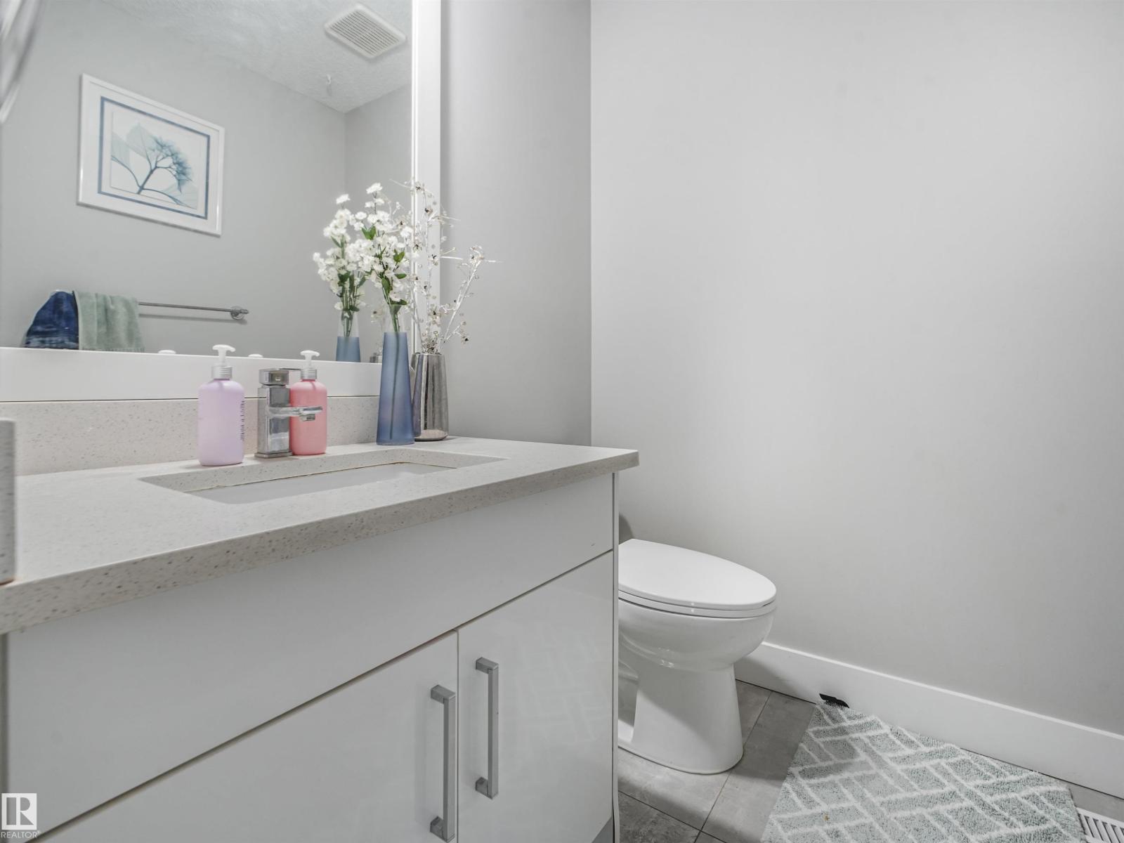 Photo 20 of 3707 28 St Nw, Edmonton AB