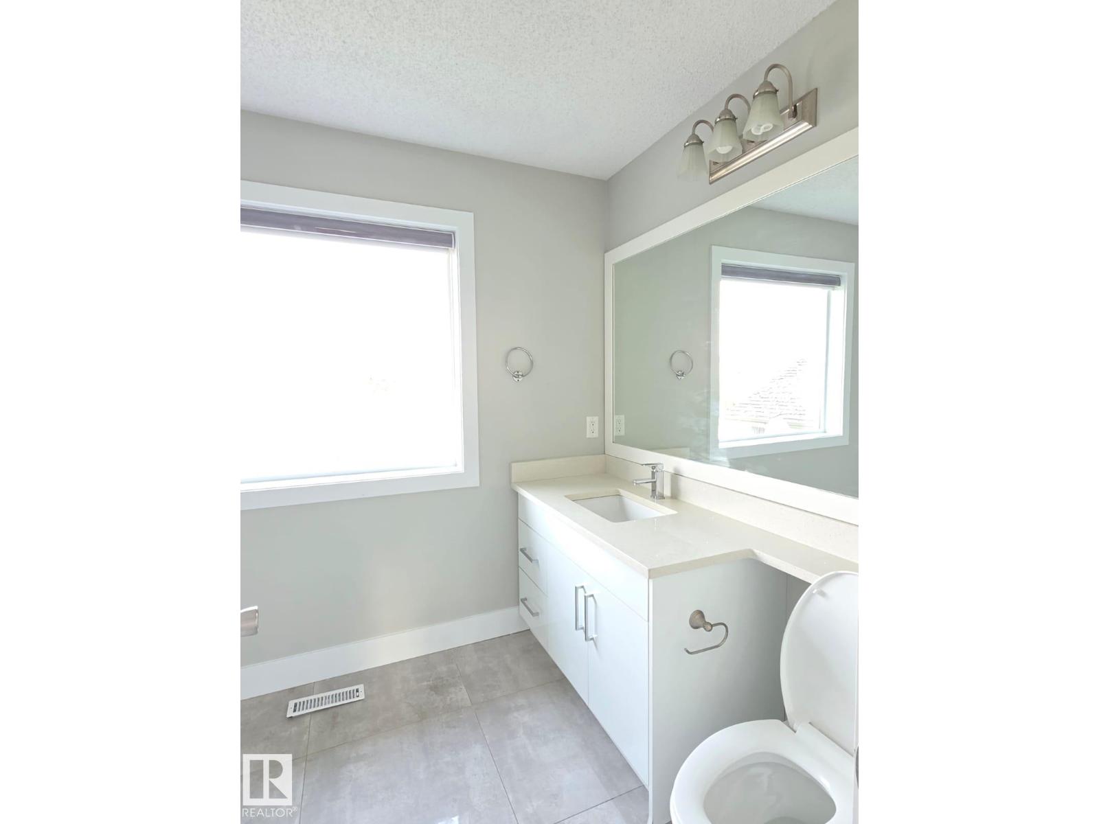 Photo 40 of 3707 28 St Nw, Edmonton AB