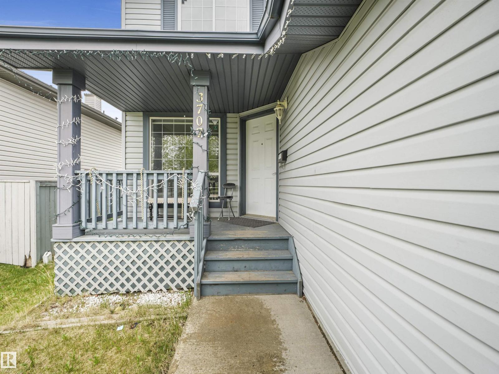 Photo 5 of 3707 28 St Nw, Edmonton AB