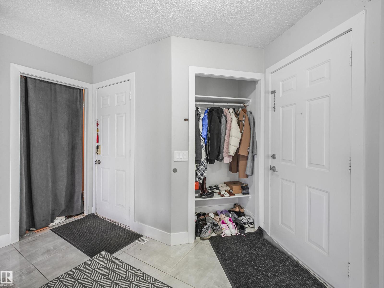 Photo 9 of 3707 28 St Nw, Edmonton AB