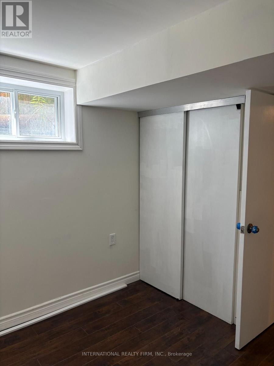 Photo 7 of Bsmt 76 Rockport Crescent, Richmond Hill ON
