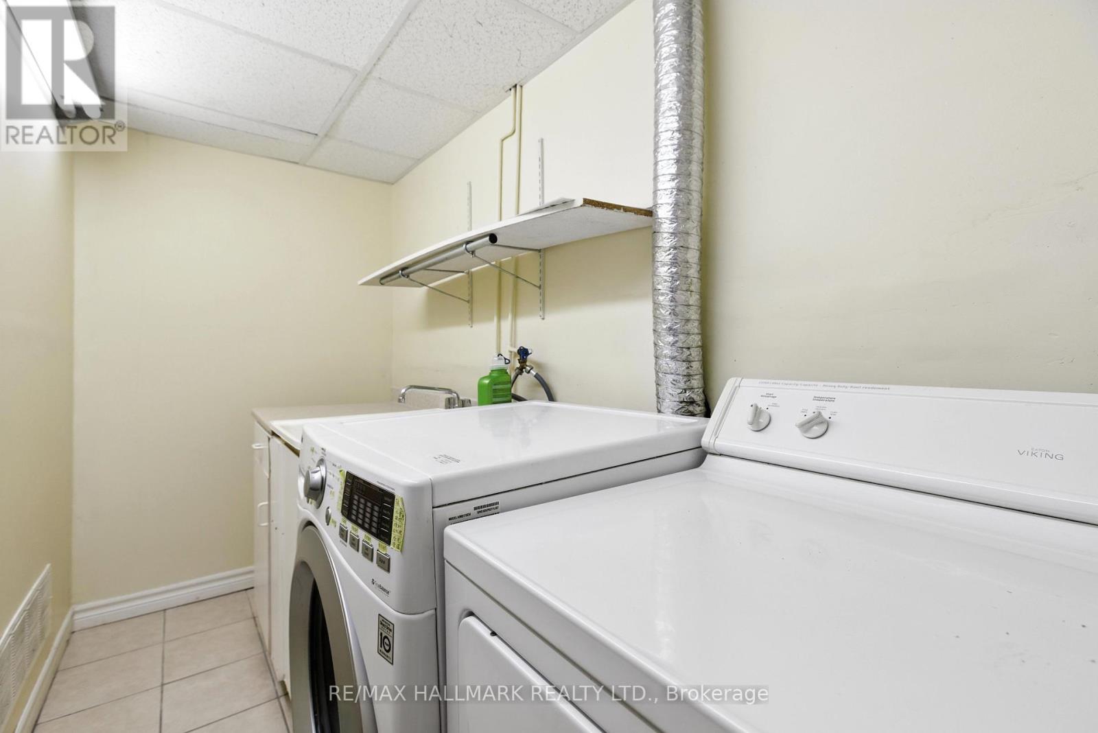 Photo 43 of 100 Eleanor Circle, Richmond Hill ON