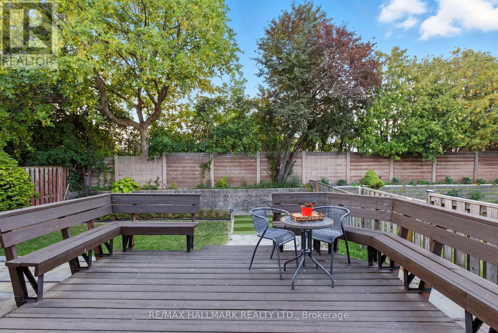 Photo 49 of 100 Eleanor Circle, Richmond Hill ON