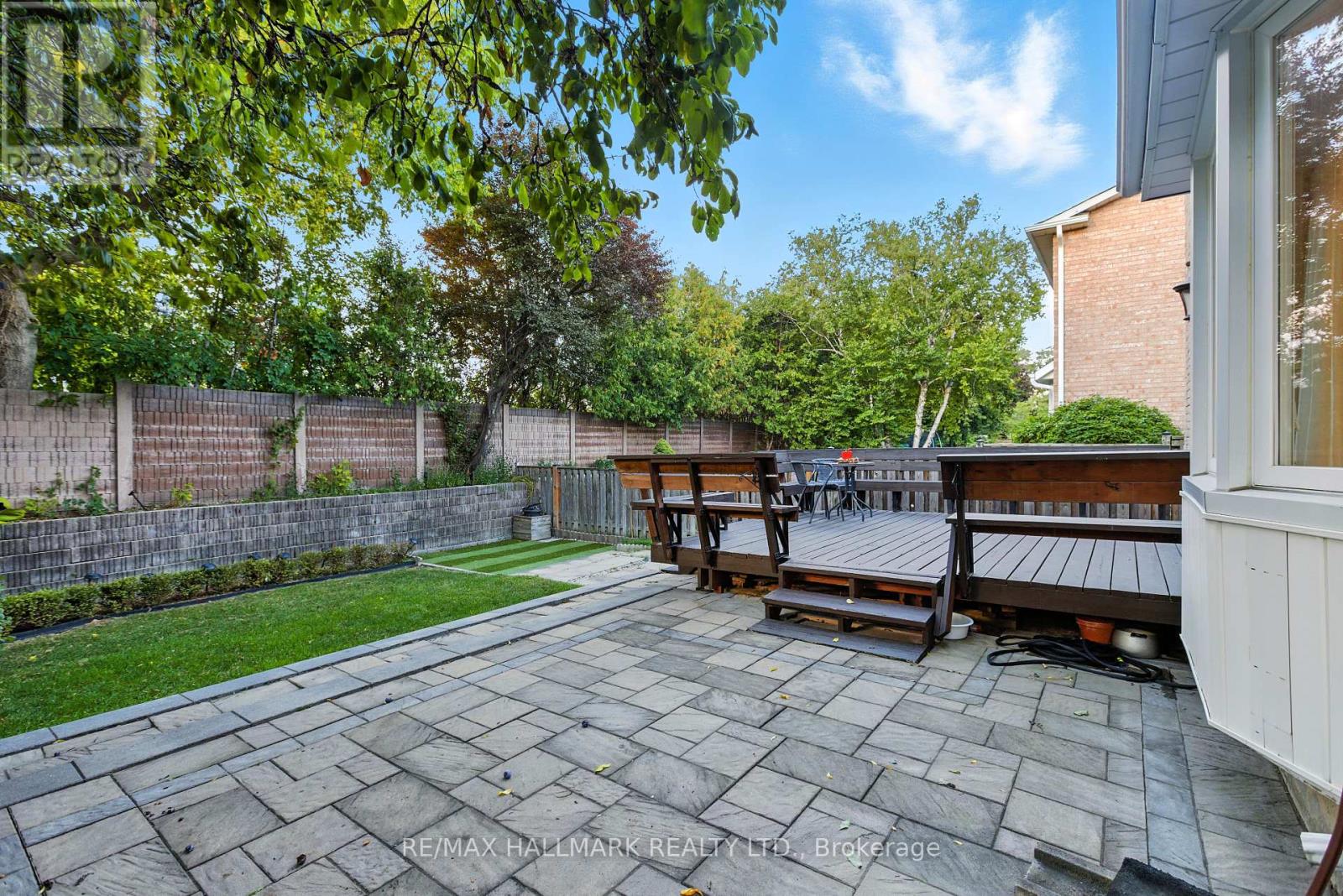 Photo 50 of 100 Eleanor Circle, Richmond Hill ON